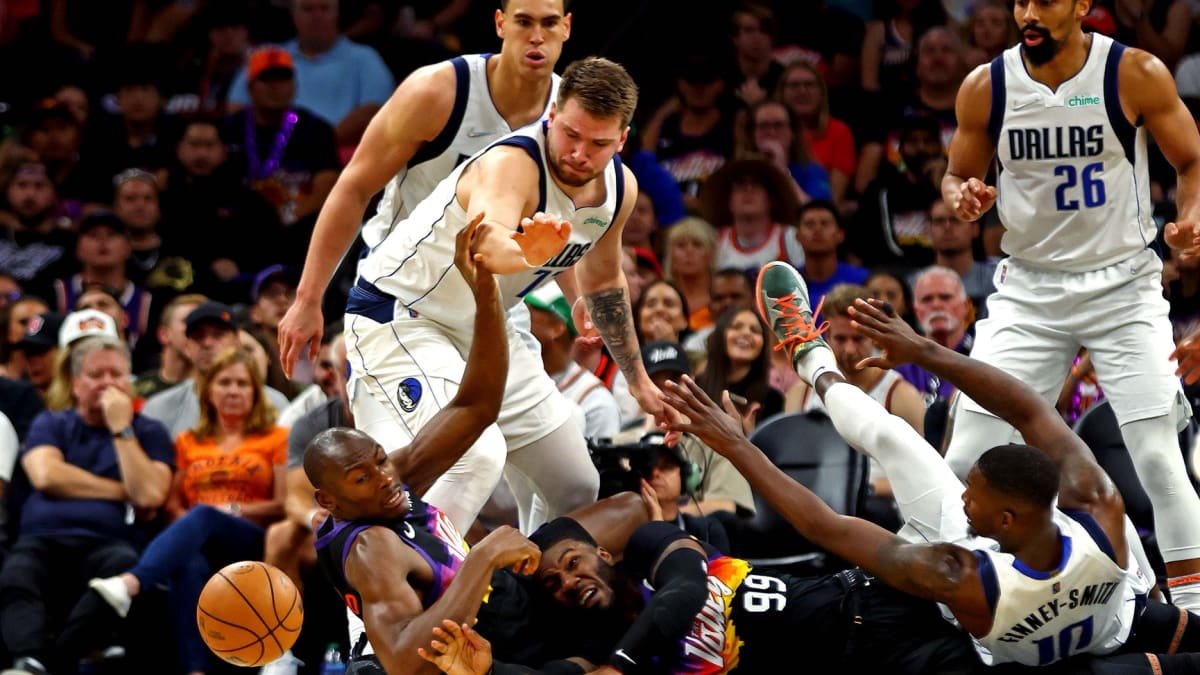 Phoenix Suns and Philadelphia 76ers in a heated NBA match